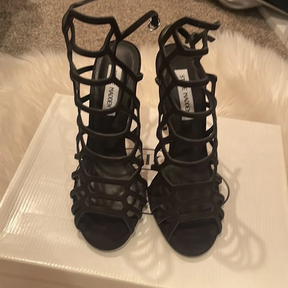Steve Madden black nubuck heels 7.5 - Picture 3 of 8